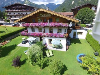 Appartements Garni Fortuna - Ansicht vom Golfplatz