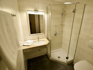 2 Bettzimmer Bad 2-1