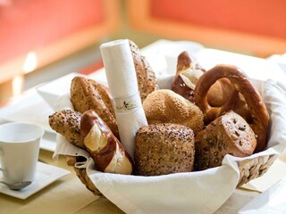 Brotkörberl am Frühstückstisch - App. Kinigadner