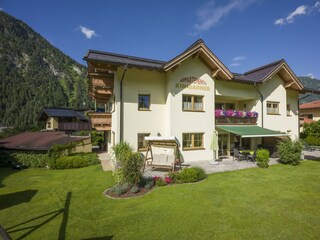 Appartements Kinigadner - Außenansicht Sommer