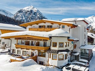 Hotel Enzian - Außenansicht Winter