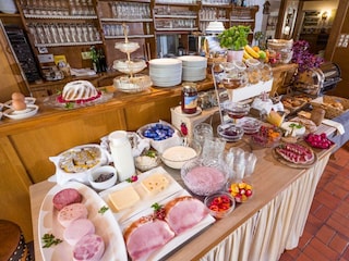 reichhaltiges Frühstücksbuffet