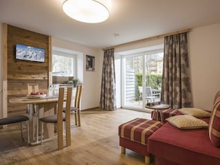 Couch und Esstisch - Top 1