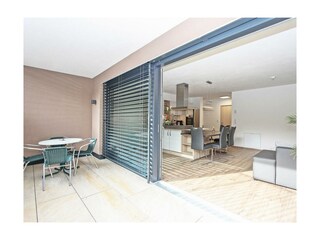 Terrassenblick ins Wohnzimmer