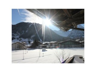 Ausblick vom Balkon zum Zwölferkopf/Seilbahn