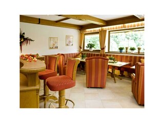 Aufenthaltsraum mit Bar