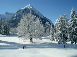 Winterwanderweg hinterm Haus