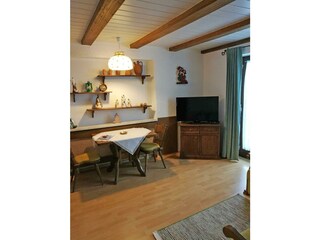 Wohnzimmer mit Sitzgelegenheit - Ferienwohnung 2
