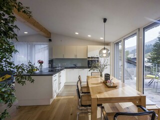 Essbereich mit Balkonzugang