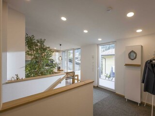 Gang mit Blick zum Koch-Ess-Wohnbereich