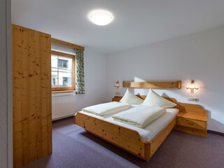 Schlafzimmer - 3-Zimmer-Appartement Landhaus Rofan
