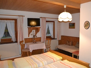 Dreibettzimmer mit Dusche, WC
