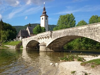 Bohinjer See und die Kirche St. Johannes