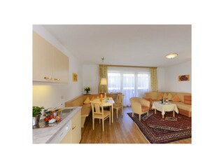 Appartement 104 - Wohnbereich mit Küche