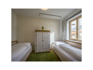 zweites Schlafzimmer mit Einzelbetten