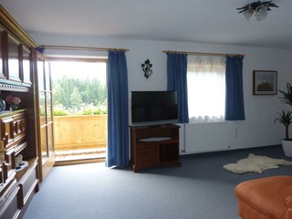 Ferienwohnung Karwendel - Wohnraum mit Balkon
