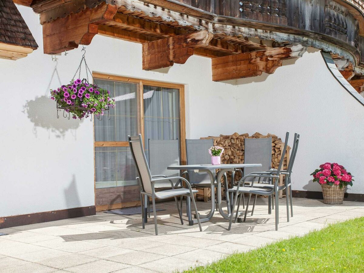 großzügige Terrasse mit Garten - Fewo Typ 3