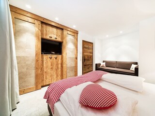 Beispiel Schlafzimmer 1 von 2 je Chalet