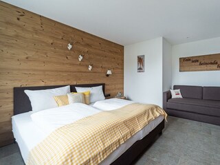 Beispiel Schlafzimmer 1 von 2 je Chalet