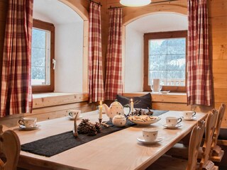 Esstisch im Ferienhaus Tuxerhof