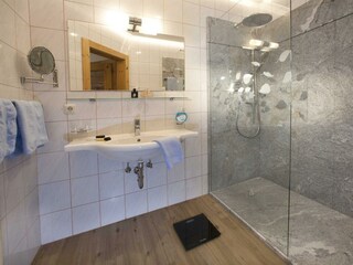 Wohnung 1 - Badezimmer