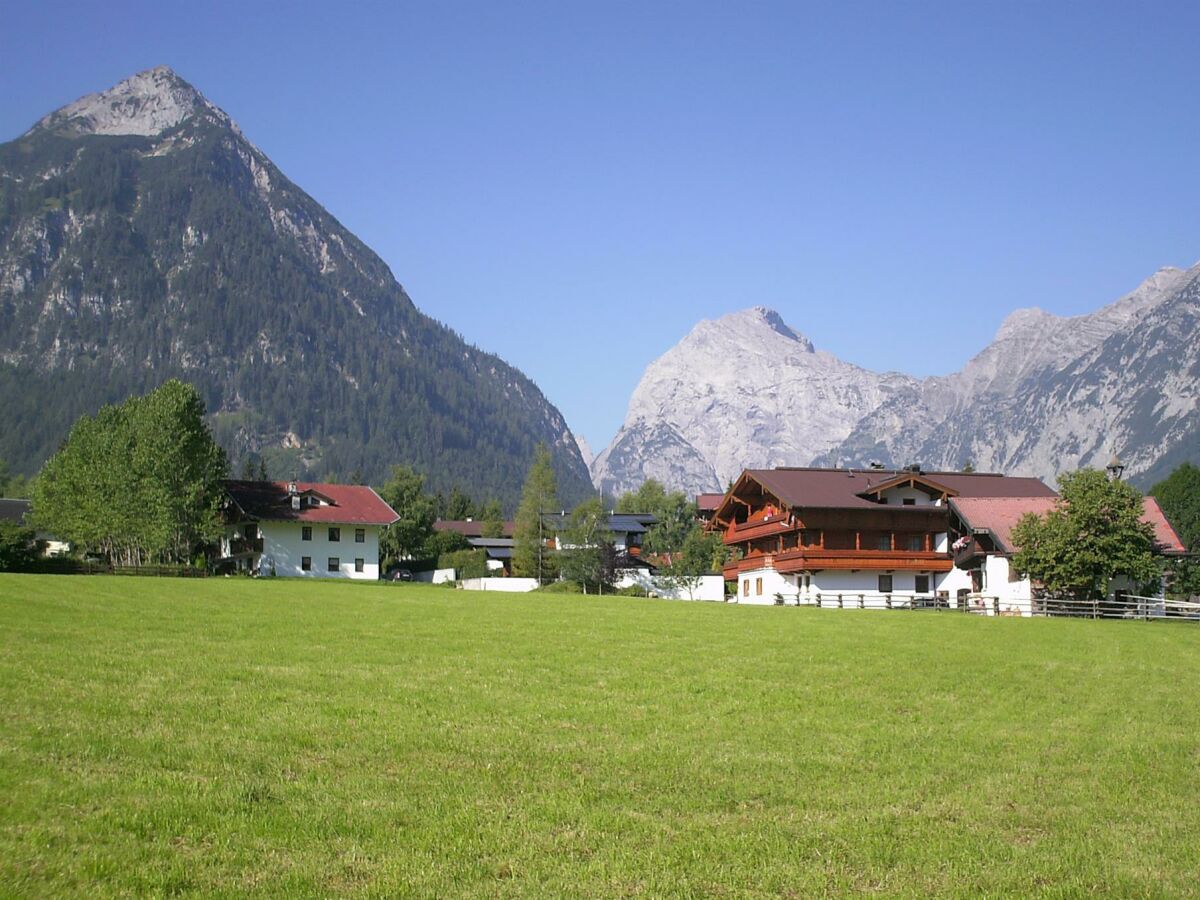 Ausblick vom Apart Hödl zum Naturpark Karwendel