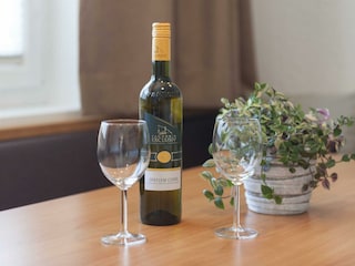 Wein am Esstisch - Appartement Sonnjoch