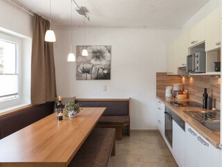 Küche mit Esstisch - Appartement Mondschein