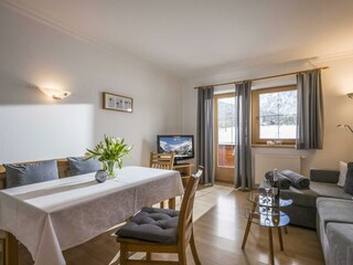 Wohn- und Essraum im Appartement Tristenau