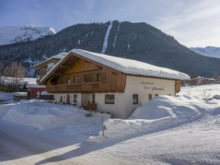 im Winter - im Hintergrund der Zwölferkopf