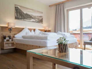 Moderne Zimmer im alpinen Stil
