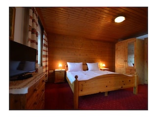 mit viel Holz ausgestattet - Zimmer Zwölferkopf