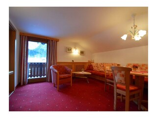 großzügige Sitzgelegenheiten im Familienzimmer