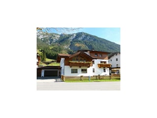Sommeransicht Haus Rainer