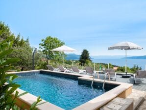 CASA LENÙ con piscina e splendida vista sul mare