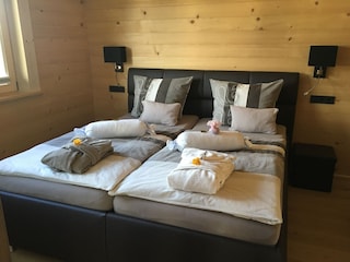 Schlafzimmer 1