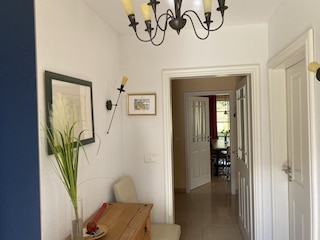 Eingangsbereich, Tür rechts führt zum Schlafzimmer