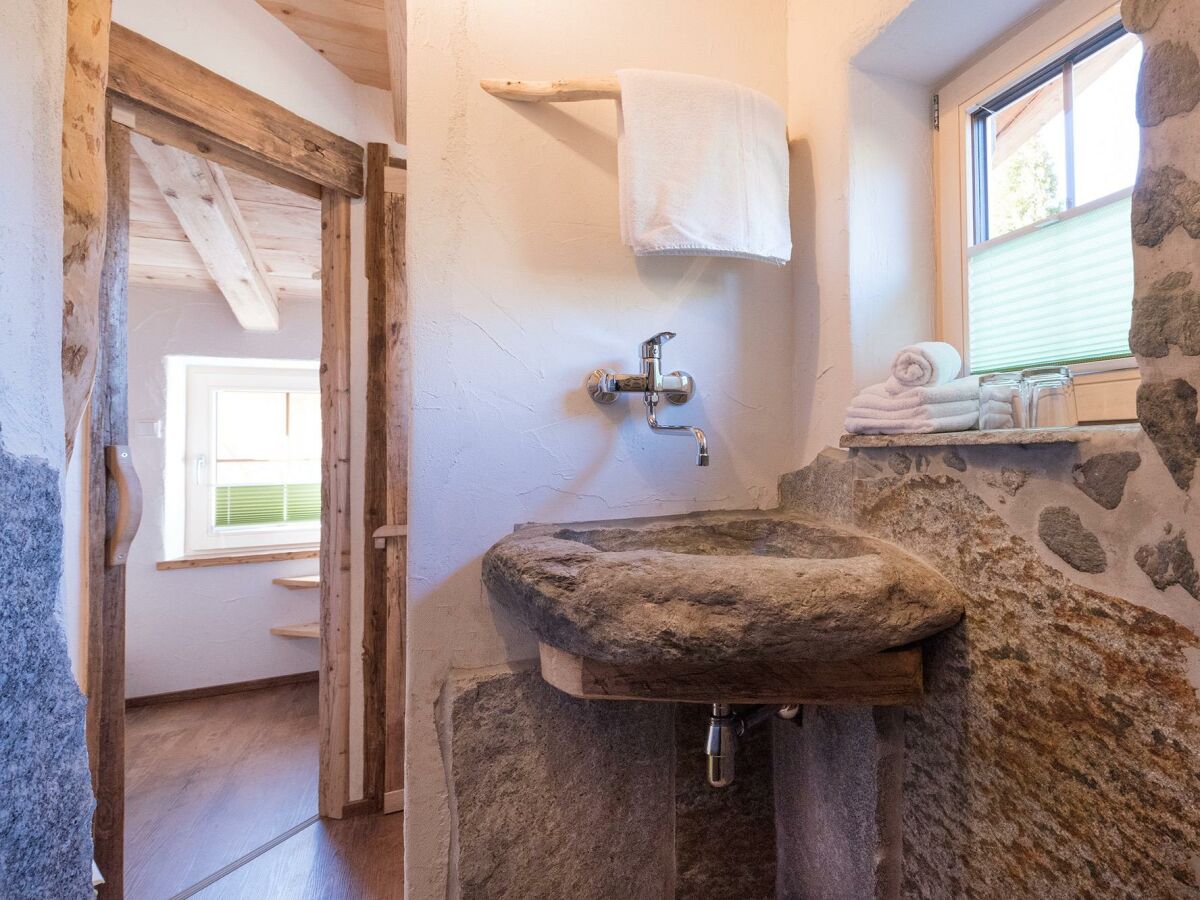 Zirbenchalet_Dusche_Alpbach_Rosenhof