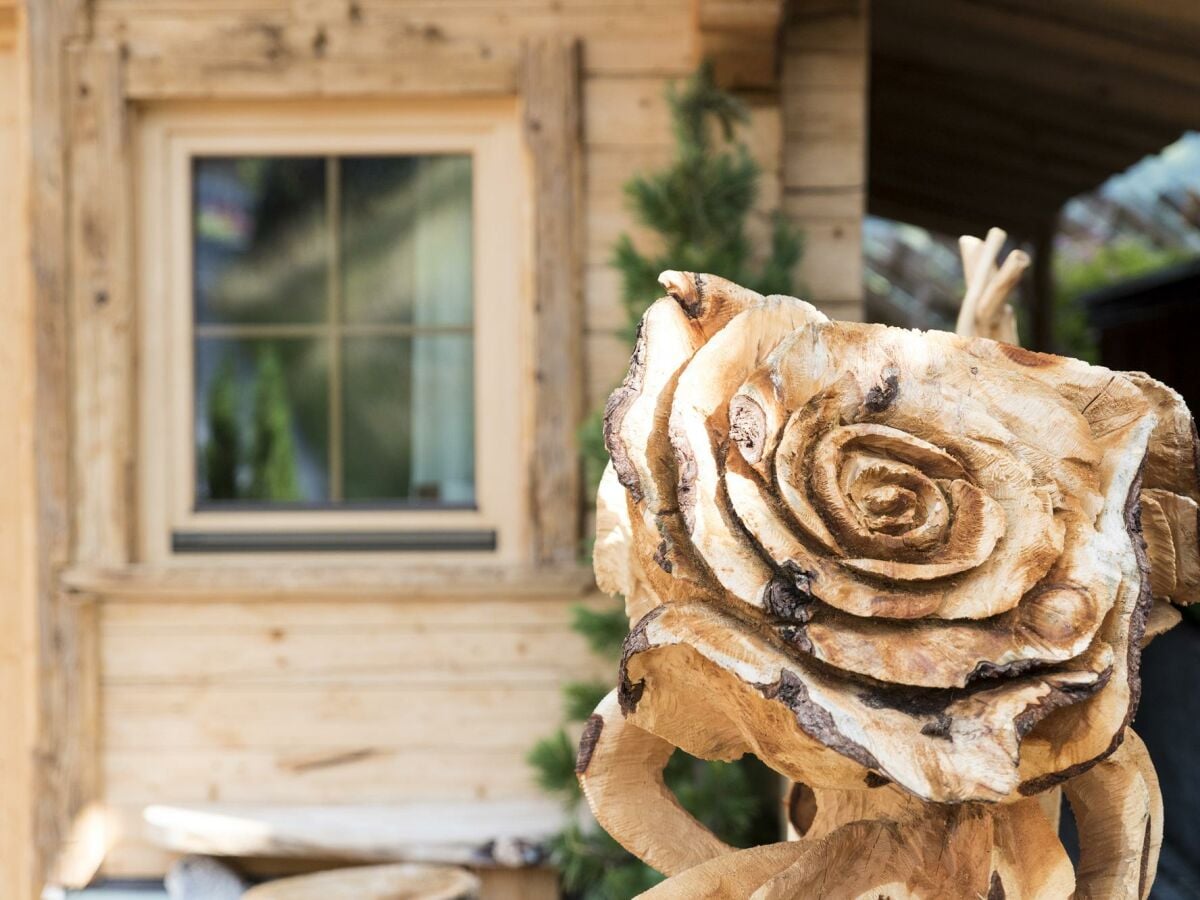 Rosenhof_ Rose_ Holz_ Alpbach