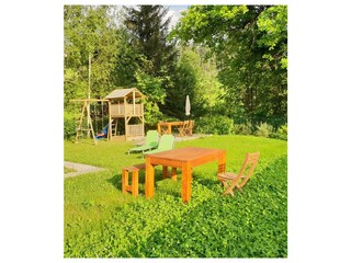 Garten mit Spielplatz