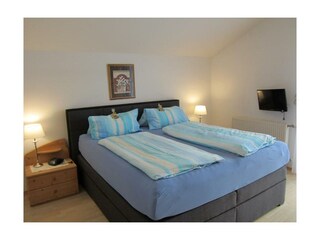 Schlafzimmer mit Doppelbett