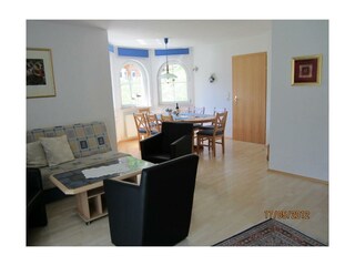Wohn-Esszimmer mit Couch