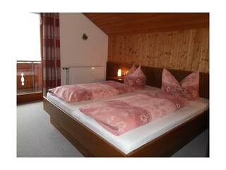 Schlafzimmer 2 der Enzianwohnung