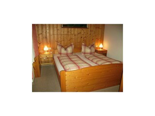dazubuchbares Schlafzimmer der Edelweißwohnung