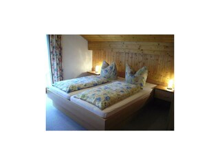 Elternschlafzimmer (Enzianwohnung)