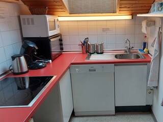 Küche mit Senseo und Spülmaschine