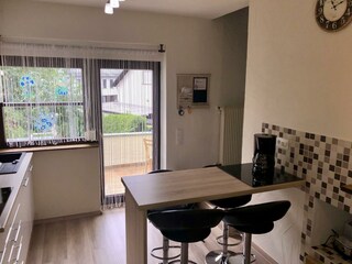 Küche mit Blick zum Balkon