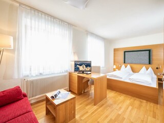 Gemütliches Doppelzimmer mit Couch