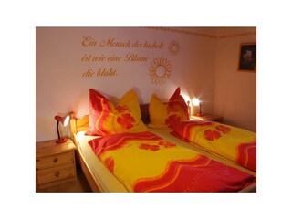 Eines der beiden Glückszimmer im Ferienhaus