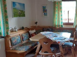 Die gemütliche Sitzecke in der Wohnküche im 1. Sto